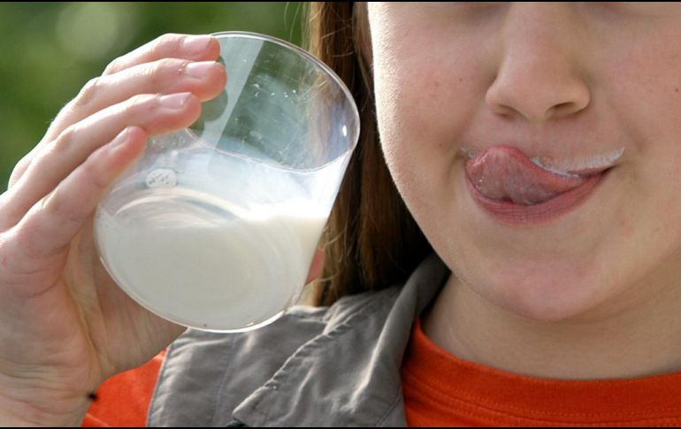 Los productores lácteos en EU desde hace tiempo han exigido que no se denomine ''leche'' cualquier producto que no provenga de animal alguno, como la ''leche'' de almendras o de soya. AP / ARCHIVO
