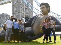 Los fans de la trilogía dirigida por Steven Spielberg han compartido en las redes sus fotos y videos junto a esta divertida figura gigante. AP / D. Peters