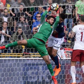 Roma y Liverpool habrían alcanzado acuerdo por el portero Alisson Becker