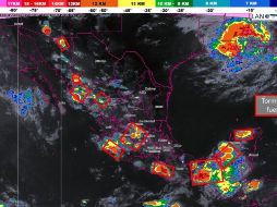 El temporal se debe al paso de la onda tropical número 17 que se localizará al suroeste de las costas de Jalisco y número 18 a su paso por la Península de Yucatán. TWITTER / @conagua_clima
