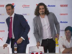 El hijo de Jorge Vergara (centro) dijo esperar que la afición acepte poco a poco a José Saturnino al frente del equipo. EL INFORMADOR / ARCHIVO