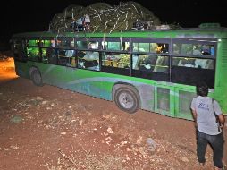 A lo largo de la noche fueron saliendo los autobuses. AFP/O. Haj Kadour
