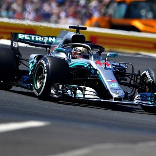 Hamilton renueva con Mercedes hasta 2020