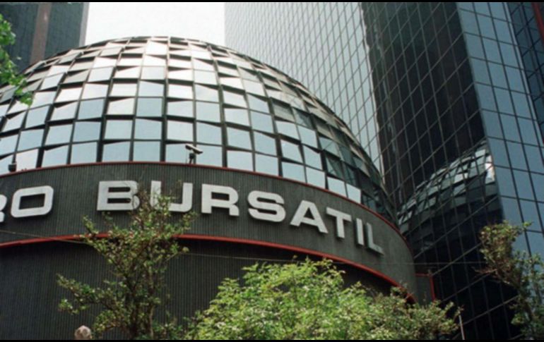 En la plaza bursátil se opera con un volumen de 7.4 millones de títulos, por un importe económico de 299.5 millones de pesos. NTX / ARCHIVO