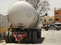 El tracto camión como remolque tipo pipa la hayaron abandonada sobre la carretera con dirección al pobrado de huaxtla. EL INFORMADOR / ARCHIVO