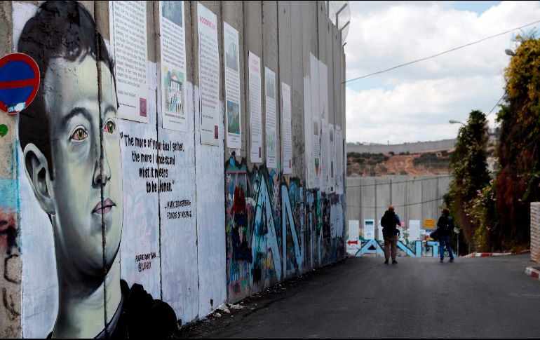 Las declaraciones causaron revuelo en las redes sociales y Zuckerberg le mandó luego un correo electrónico a Swisher aclarando su opinión. AFP / T. Coex