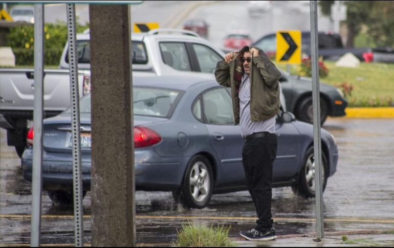 El Instituto de Astronomía y Meteorología de la UdeG apunta que continúan los nublados con lluvias del temporal sobre la sierra madre occidental, centro y sur del país. NTX / ARCHIVO