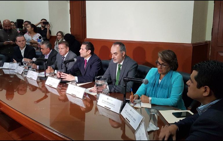 Sobre las presuntas irregularidades en la contratación de familiares de diputadas, Aubry dijo que esperarán la investigación que realiza el órgano interno de control del Poder Legislativo. TWITTER/ @RodrigoRivasU