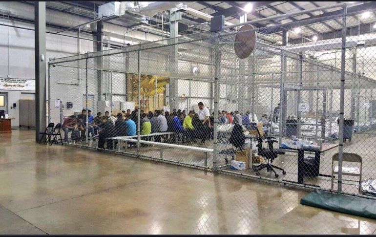  La ACLU denunció además que el gobierno exige que los padres que se reúnen con sus hijos deben usar monitores en los tobillos equipados con GPS. TWITTER/@AristotelesSD