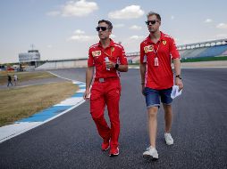 Sebastian Vettel (derecha) realiza un recorrido de reconocimiento en el Circuito Hockenheimring, previo al Gran Premio de Alemania que inicia hoy. EFE/V. Xhemaj