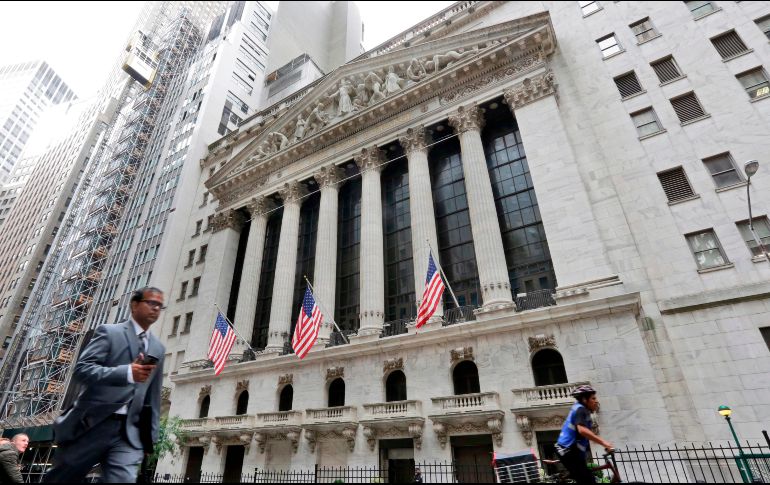 El NYSE Composite retrocede 3.23 puntos, situándose en 12 mil 783.25 unidades. AP / R. Drew