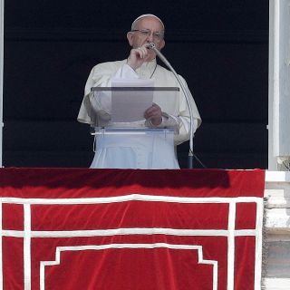 El Papa pide actuar para evitar naufragios en el Mediterráneo