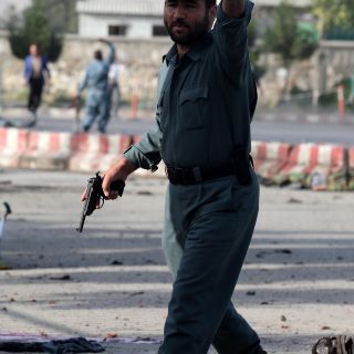 Al menos 10 heridos en atentado tras llegar del exilio vicepresidente afgano