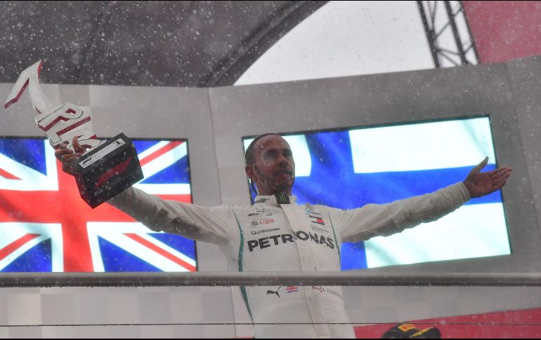 Hamilton celebra su triunfo. AFP / A. Isakovic