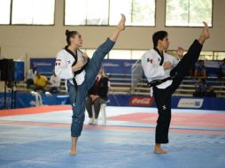 Rodríguez (I) le dio a México su primer oro en Barranquilla el pasado viernes, en la modalidad individual de poomsae. ESPECIAL/CORTESÍA CODE