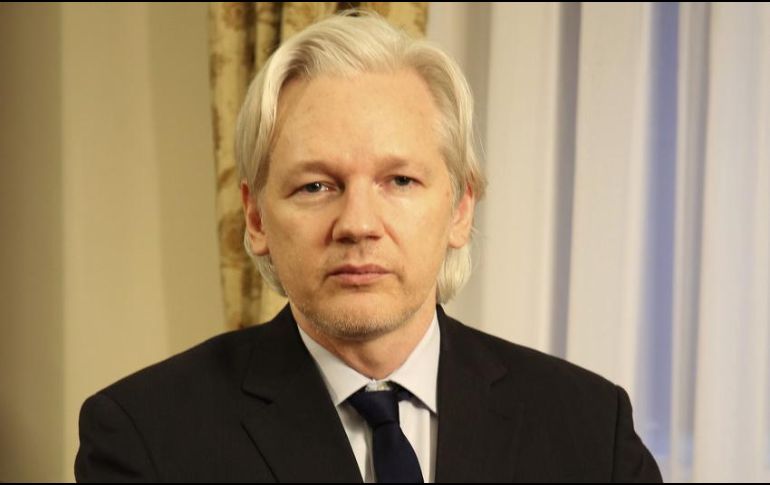 Desde hace tres meses Assange ya no tiene acceso a internet en la embajada de Ecuador y no se ha podido comunicar con el exterior, menciona The Intercept. AP / ARCHIVO