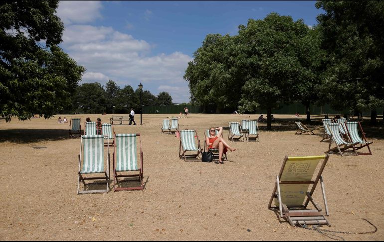 En medio de la alerta, los ingleses disfrutan la ola de calor de las últimas semanas. AFP / D. Leal-Olivas