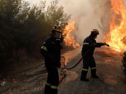 Los incendios forestales son habituales en Grecia durante los veranos calurosos y secos.  EFE/ A. Vlachos