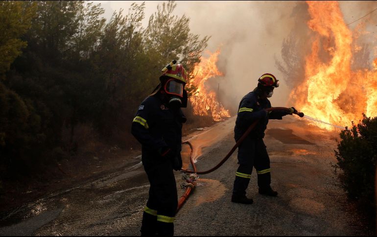 Los incendios forestales son habituales en Grecia durante los veranos calurosos y secos.  EFE/ A. Vlachos