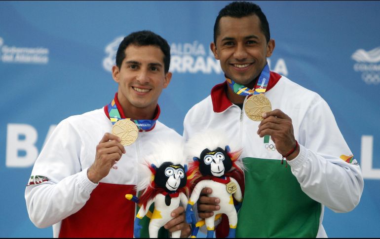 Los clavadistas Jahir Ocampo (derecha) y Rommel Pacheco (izquierda) son dos de los mexicanos merecedores de Oro en Barranquilla. EFE / L. Noriega