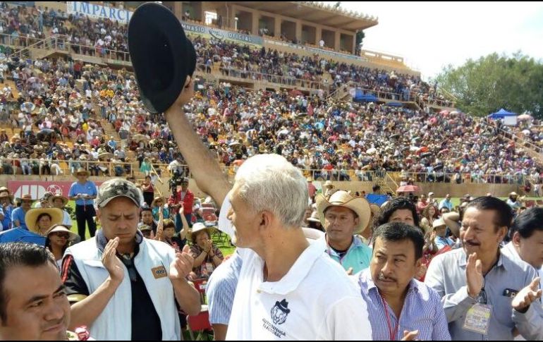 Mireles asistió a la Guelaguetza organizada por el SNTE en Oaxaca. TWITTER / @DrJMMireles