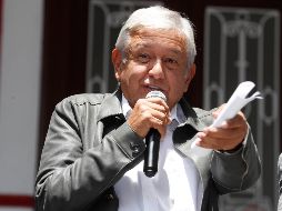 Andrés Manuel López Obrador ofreció una conferencia de prensa a las afueras de la casa de transición en la colonia Roma. SUN / I. Olivares