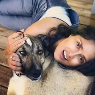 Elogian foto de Salma Hayek al despertar