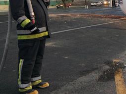 Personal también está buscando la forma para retirar el contenido de la caja del tráiler y así liberar la vía. NTX / ARCHIVO