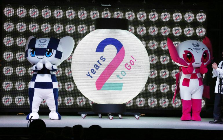 Miraitowa y Someity, las mascotas de Tokio 2020, inician la cuenta atrás de los Juegos Olímpicos que comenzarán exactamente dentro de dos años. AP / K. Sasahara