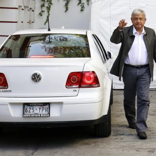 López Obrador llega a sus oficinas para atender agenda