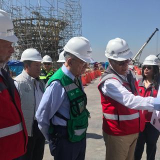 El equipo de López Obrador sostiene encuentro con opositores del NAICM