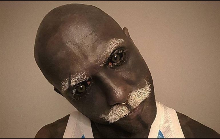 Adam Curlykale decidió llenar por completo su cuerpo de tinta tras vencer un cáncer de intestino. Facebook/Adam Curlykale.