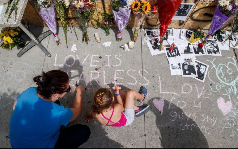 Hasta el momento, no consideran que el ataque fuese un acto terrorista; el Gobierno federal está considerando aumentar el control sobre las ventas de armas de fuego. AP / M. Blinch