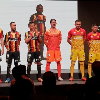 La manada está de estreno; Leones Negros presenta nueva piel