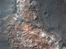 Señalan que el perfil que dibuja el radar es muy similar al de los grandes lagos de agua líquida encontrados bajo la Antártida y Groenlandia en la Tierra. AFP / ARCHIVO