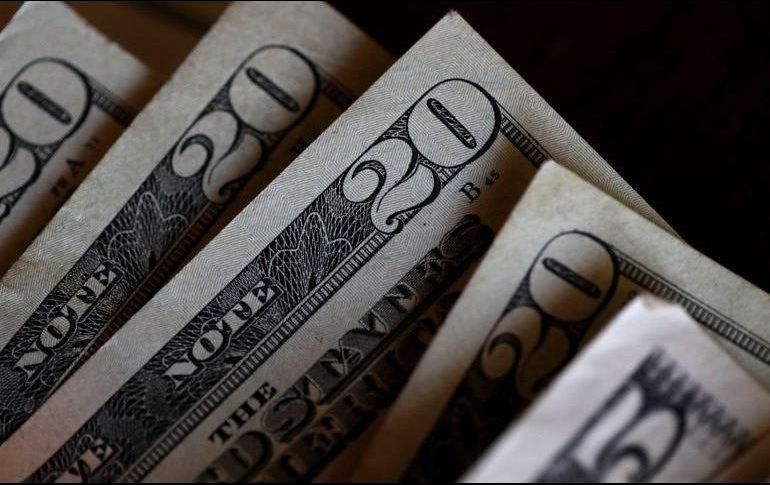 El Banco BASE prevé que el tipo de cambio cotice entre18.65 y 18.90 pesos por dólar en cotizaciones interbancarias a la venta. AFP / ARCHIVO