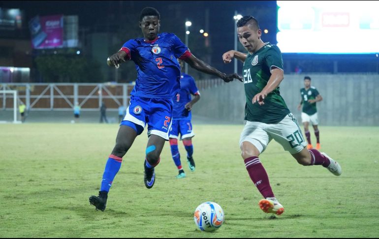 México tuvo la ventaja durante la mayor parte de la primera mitad, pero en una de sus pocas aproximaciones Haití consiguió el penal. TWITTER / @miseleccionmx