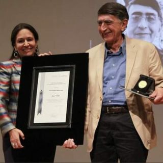 Juan Tovar recibe la Medalla Bellas Artes