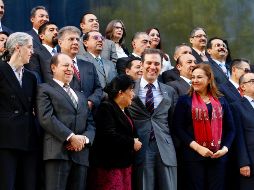 Córdova entrega las constancias a los legisladores que integrarán las próximas 64 y 65 Legislaturas en el Senado de la República. NTX / J. Lira