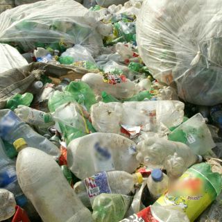 Cada minuto se compran en el mundo un millón de botellas de plástico