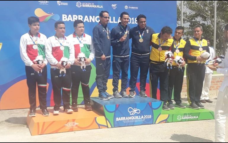 Además de la plata por equipos, José Sánchez se colgó el oro en la prueba de 50 metros con rifle tendido. TWITTER/@COM_Mexico