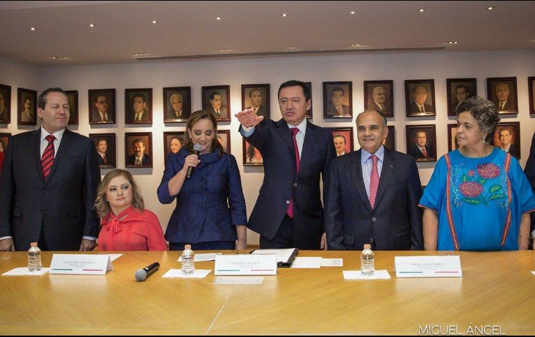  En el encuentro, los futuros senadores delinearon lo que serán las bases de la agenda legislativa sobre la que trabajará la bancada en el próximo periodo ordinario de sesiones. TWITTER/ @osoriochong