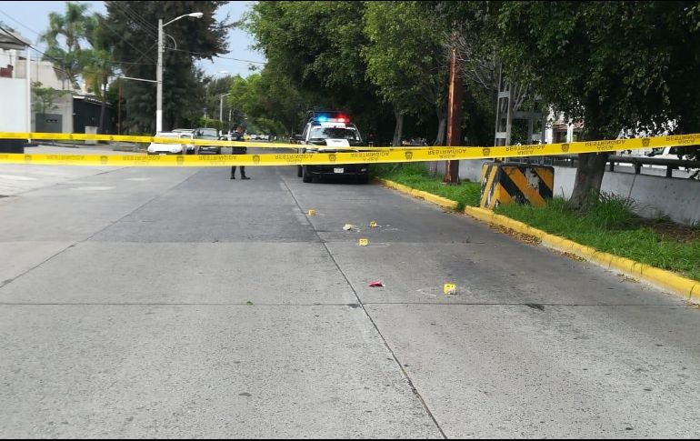 Agentes policiales se mantienen al tanto de las características de los vehículos. ESPECIAL