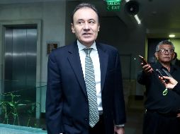 El senador electo Alfonso Durazo, a su llegada a la reunión con la dirigente nacional de Morena, Yeidckol Polevnsky. SUN/L. Godínez