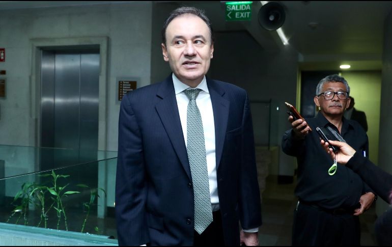 El senador electo Alfonso Durazo, a su llegada a la reunión con la dirigente nacional de Morena, Yeidckol Polevnsky. SUN/L. Godínez