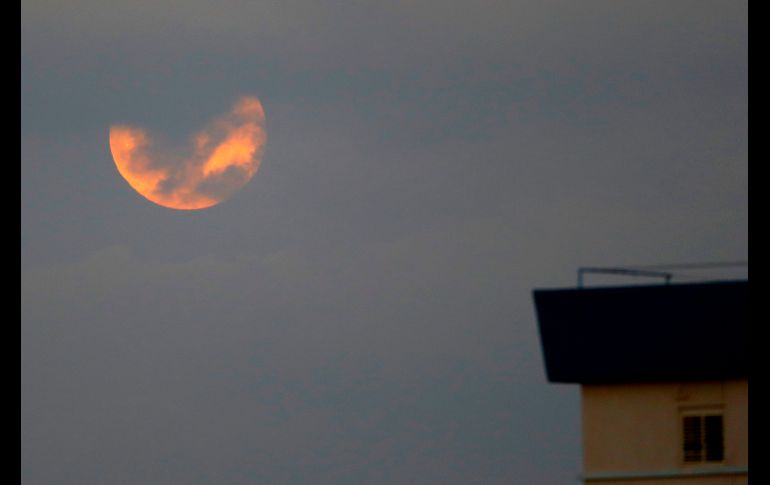En la ciudad del Mediterráneo israelí, Netanya. El eclipse fue visible, parcial o totalmente, desde África, Europa, Asia, Australia y Sudamérica.