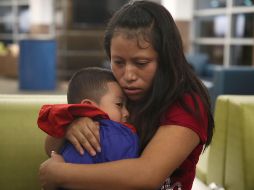 Este fin de semana se tomará una decisión sobre el pedido de que las familias no sean deportadas hasta que pasen siete días de su reunificación. AFP / J. Raedle