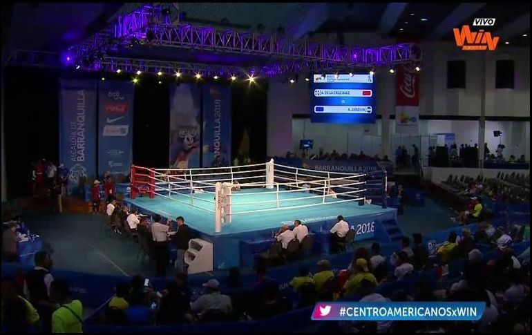 La pelea fue disputada en el ring instalado en el Salón Jumbo Country Club. TWITER / @Bquilla2018