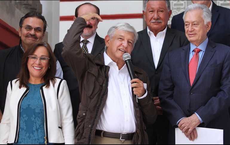 Manuel Bartlett (derecha) volverá al gabinete presidencial, ahora con López Obrador. NOTIMEX/Archivo