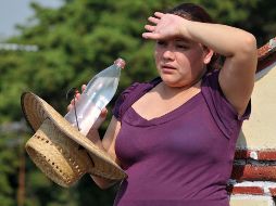 Ante las altas temperaturas, recomiendan a la población tomar medidas preventivas como hidratarse y no exponerse al Sol durante tiempos prolongados. NTX / ARCHIVO